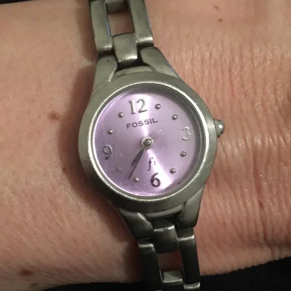 Vintage Purple Face Fossil Watch - Picture 3 of 9